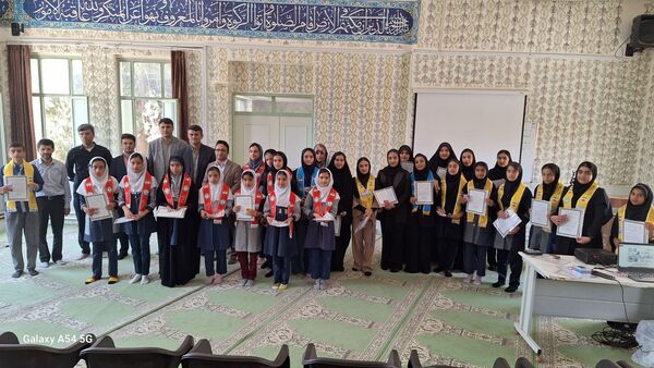 تجلیل از دانش‌آموز خبرنگاران پانا در لردگان
