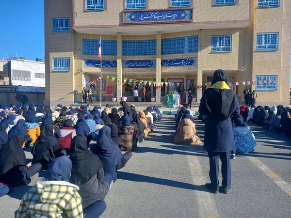 مراسم چهل وششمین سالگرد انقلاب اسلامی در دبیرستان فرهنگ مرحوم فخرایی
