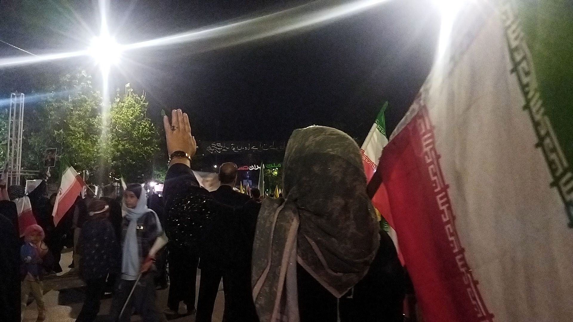 پنجاه و هشتمین شب از ایستادگی مردم در خیابان های نیشابور