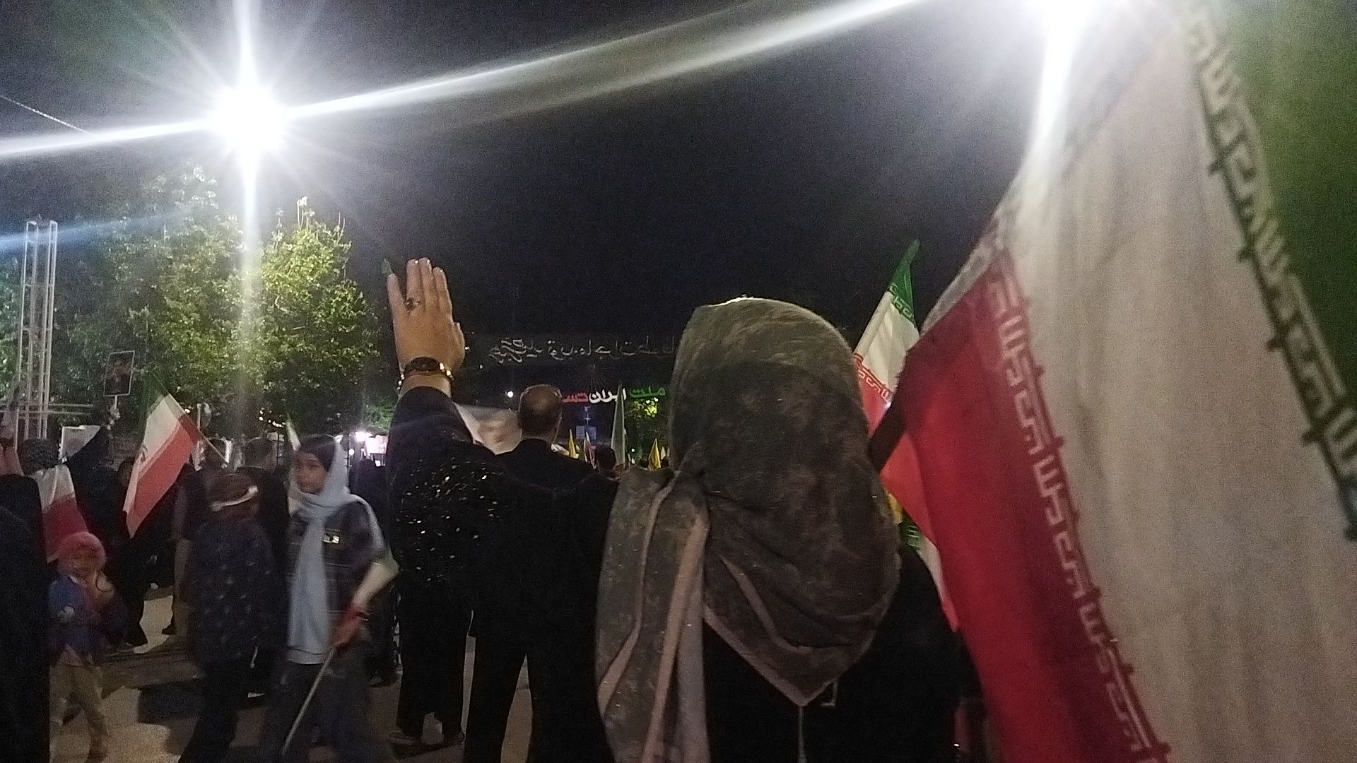 پنجاه و هشتمین شب از ایستادگی مردم در خیابان های نیشابور