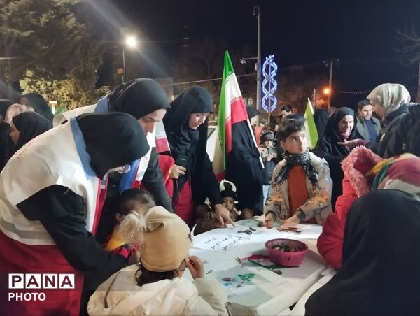 استقرار شبانه امدادگران هلال احمر شهرستان تویسرکان در اجتماعات مردمی
