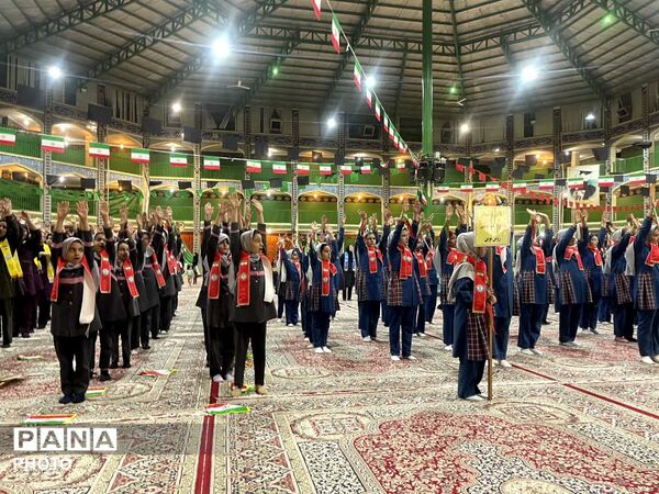 جلوه‌‌ای دیدنی از شور دانش‌‌آموزان در برنامه سالروز تاسیس سازمان دانش آموزی در یزد