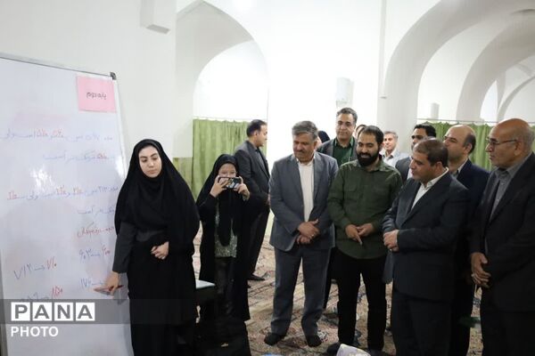 بازدید معاون سیاسی امنیتی اجتماعی استانداری یزد از موکب رفع اشکال دانش‌آموزان