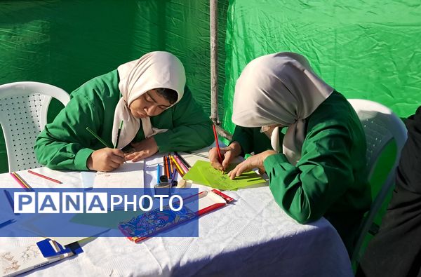 برپایی غرفه‌ای به عشق فاطمه(س)  