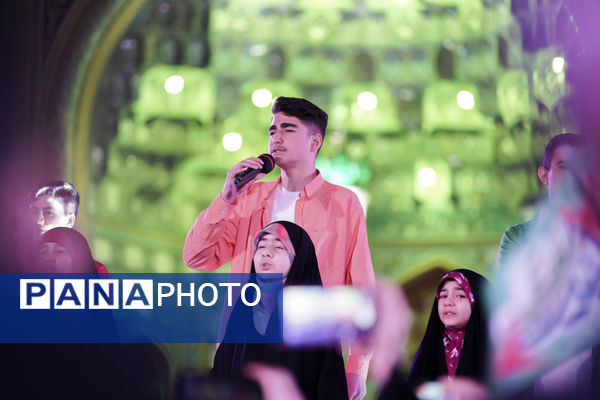 همخوانی سرود «سلام یا مهدی» با حضور ابوذر روحی در مسجد جمکران