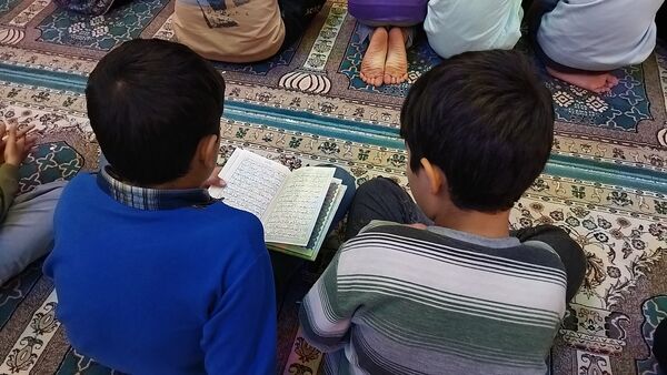 دم دمای اذان و قرائت آیاتی چند از قرآن 