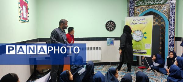 مسابقات دارت در مدرسه دخترانه ضحی ۲