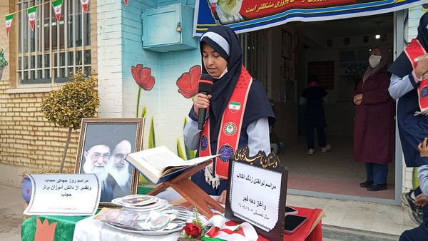 مراسم سالگرد و ورود امام خمینی(ره)و روز جهانی حجاب در دبستان ناهید نخودی 