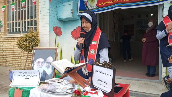 مراسم سالگرد و ورود امام خمینی(ره)و روز جهانی حجاب در دبستان ناهید نخودی 