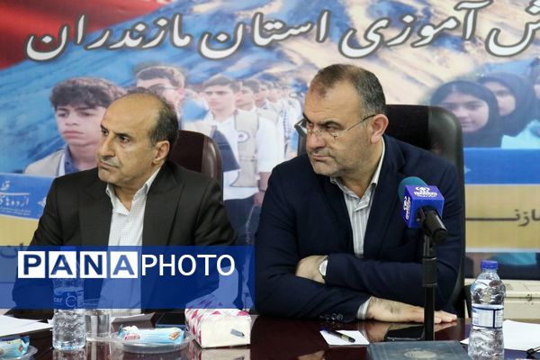 تقدیر از طلایه‌داران آگاهی در مازندران 