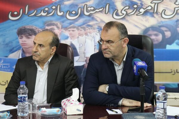 تقدیر از طلایه‌داران آگاهی در مازندران 