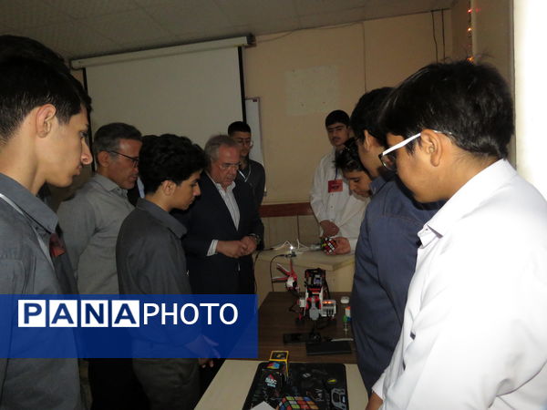 نمایشگاه علمی، پژوهشی وهنری فرداد در دبیرستان باهنر