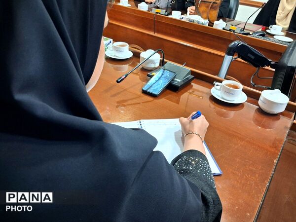 دیدار دختران تشکل های دانش آموزی و کار گروه دائمی دختران با فرماندار کاشمر 