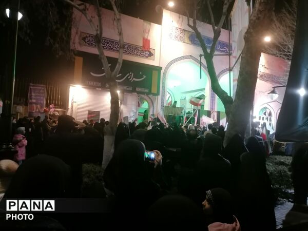 اجتماع بزرگ مردم مشهد در مساجد در شب شهادت رهبر شهید انقلاب 