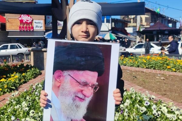 حضوری حماسی و عاشقانه در رثای رهبر
