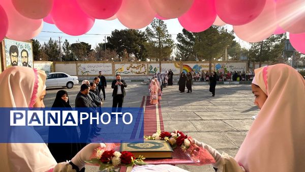 جشن عبادت دانش‌آموزان دختر در کانون فرهنگی تربیتی عاطفه شهرستان کاشمر 