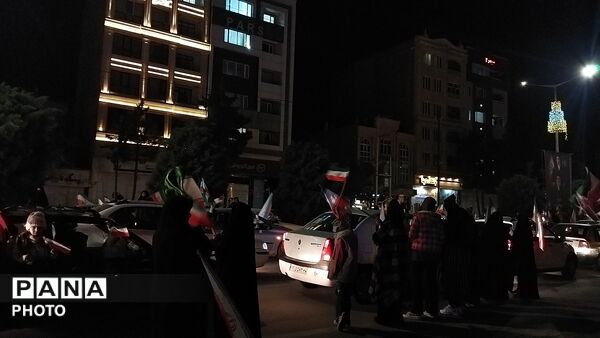پرچم های ایران بر فراز بلوار فضل نیشابور قرار گرفت 