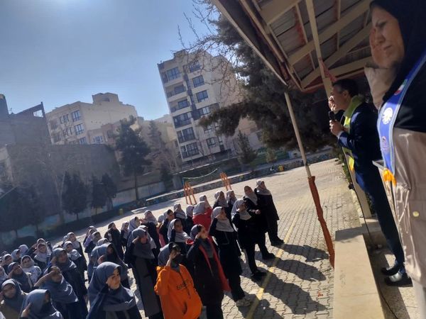 تمرین آمادگی پیشتازان دبیرستان شاهد شهید حمامی ناحیه ۶ مشهد