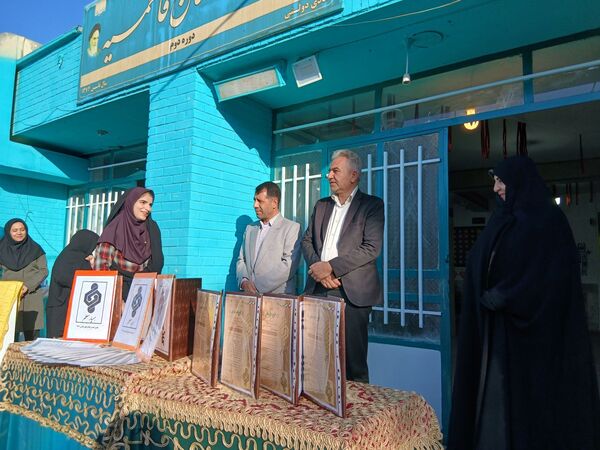  تجلیل از همیاران معلم در دبیرستان فاطمیه