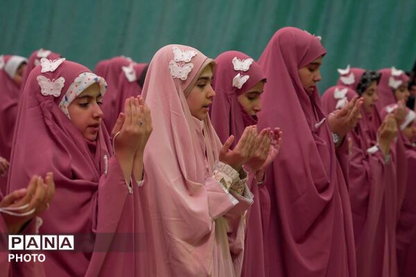 اولین جشن تکلیف دخترانه در تجمعات شبانه