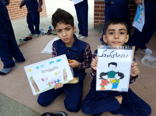 بمناسبت روز جهانی کودک برپایی جشنواره صبحانه سالم در دبستان پسرانه سرافراز ناحیه۷ مشهد