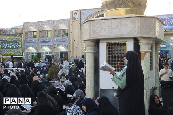 طنین نوای ملکوتی دعای عرفه در حرم حضرت جعفر بن موسی الکاظم (ع) پیشوا