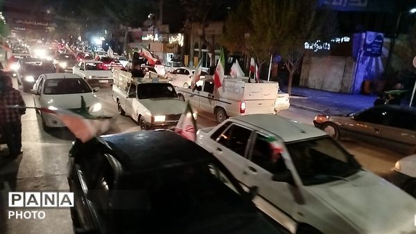رژه کاروان خودرویی در خیابان امام شهرستان نیشابور