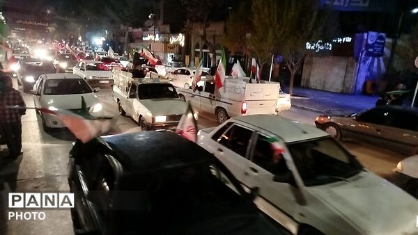 رژه کاروان خودرویی در خیابان امام شهرستان نیشابور
