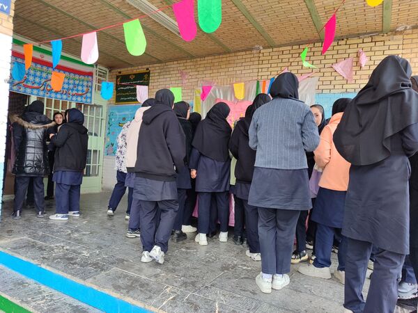 شکوه جشن دهه فجر در دبیرستان جوادالائمه سورشجان