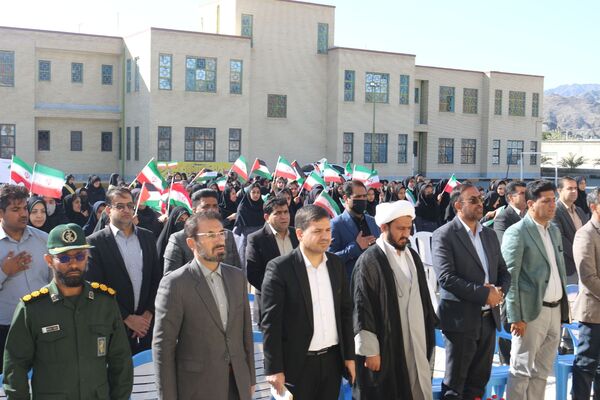 نواختن زنگ انقلاب در شهرستان منوجان