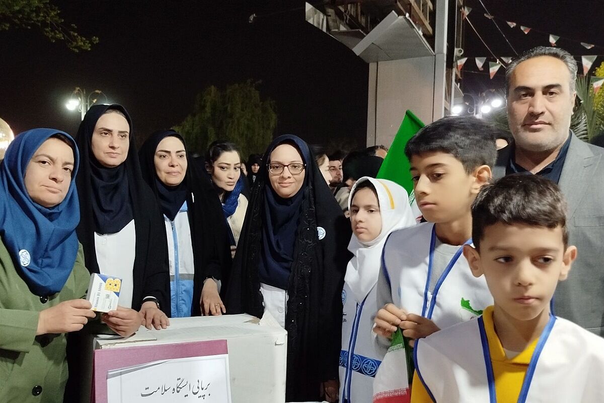 برپایی ایستگاه سلامت با حضور سفیران سلامت دانش‌آموزی ناحیه 2 شهرری در میدان نماز