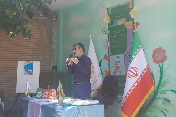 کتاب، به کودکان عمق می‌دهد و فضای مجازی به‌تنهایی کافی نیست