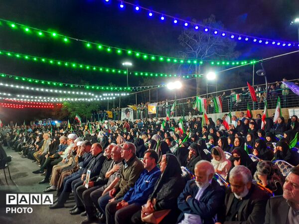 نهمین کنگره شهدا با گرامیداشت ۱۱۰۰ شهید فرهنگی و دانش‌آموزی منطقه ۱۶ تهران