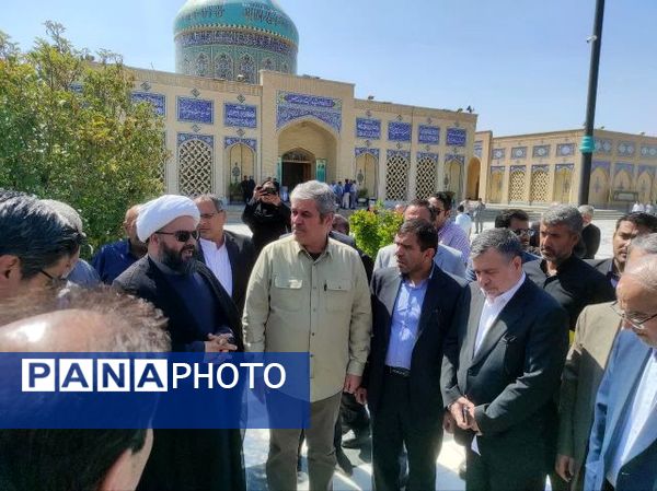 نشست اعضاء کمیسیون برنامه و بودجه مجلس شورای اسلامی در زیارتگاه شهید آیت الله مدرس(ره)