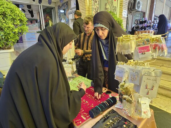 برپایی نمایشگاه عفاف و حجاب در آموزش و پرورش منطقه ۱۴ تهران