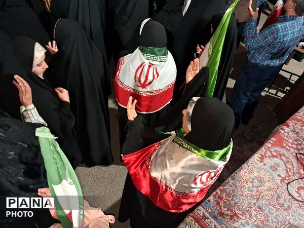 تجمع شبانهٔ شهروندان در پنجاه‌ونهمین شب یادبود در بلوار فضل
