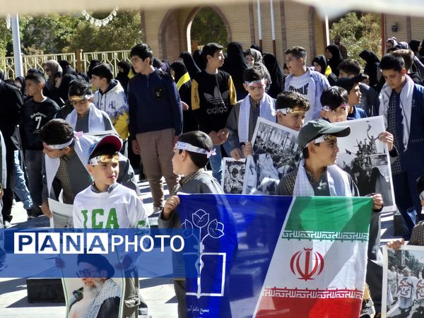 مراسم عطر افشانی گلزار شهدای بیجار در هفته دفاع مقدس