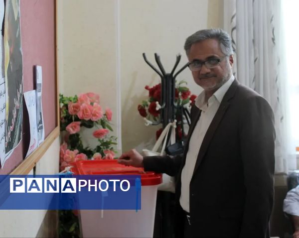 حضور مردم ولایت‌مدار شهرستان فراشبند پای صندوق‌های رای