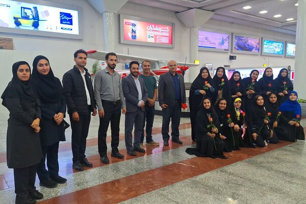 استقبال از زائران حرم امام رئوف در فرودگاه شیراز