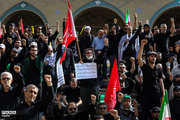 وداع با پیکر مطهر امام شهید امت در مصلای امام خمینی(ره)
