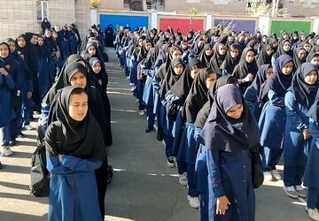 آغاز سال تحصیلی با حضور پُر‌نشاط دانش‌آموزان دبیرستان قلم‌چی بیرجند