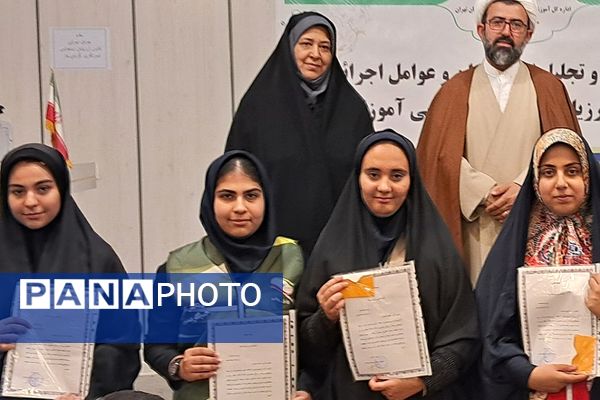 تقدیر از دانش‌آموز خبرنگاران فعال پانا در رودهن 