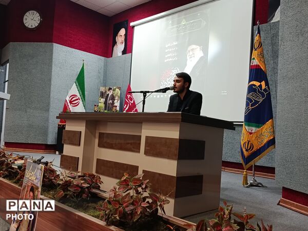 مراسم بزرگداشت رهبر شهید در دبیرستان فرزانگان ۴ در ناحیه یک مشهد  