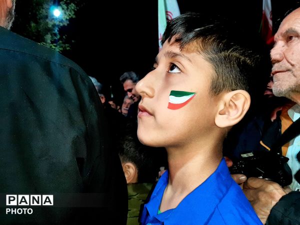 نمایش وفاداری گالیکشی‌ها در سی‌امین قرار