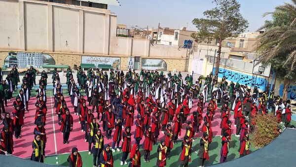 بازدید مدرسان کشوری سازمان دانش‌آموزی از دبیرستان تمام تشکیلاتی عفت