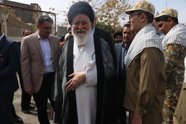زنگ نماز در دبیرستان برزگر با حضور آیت الله علم الهدی 