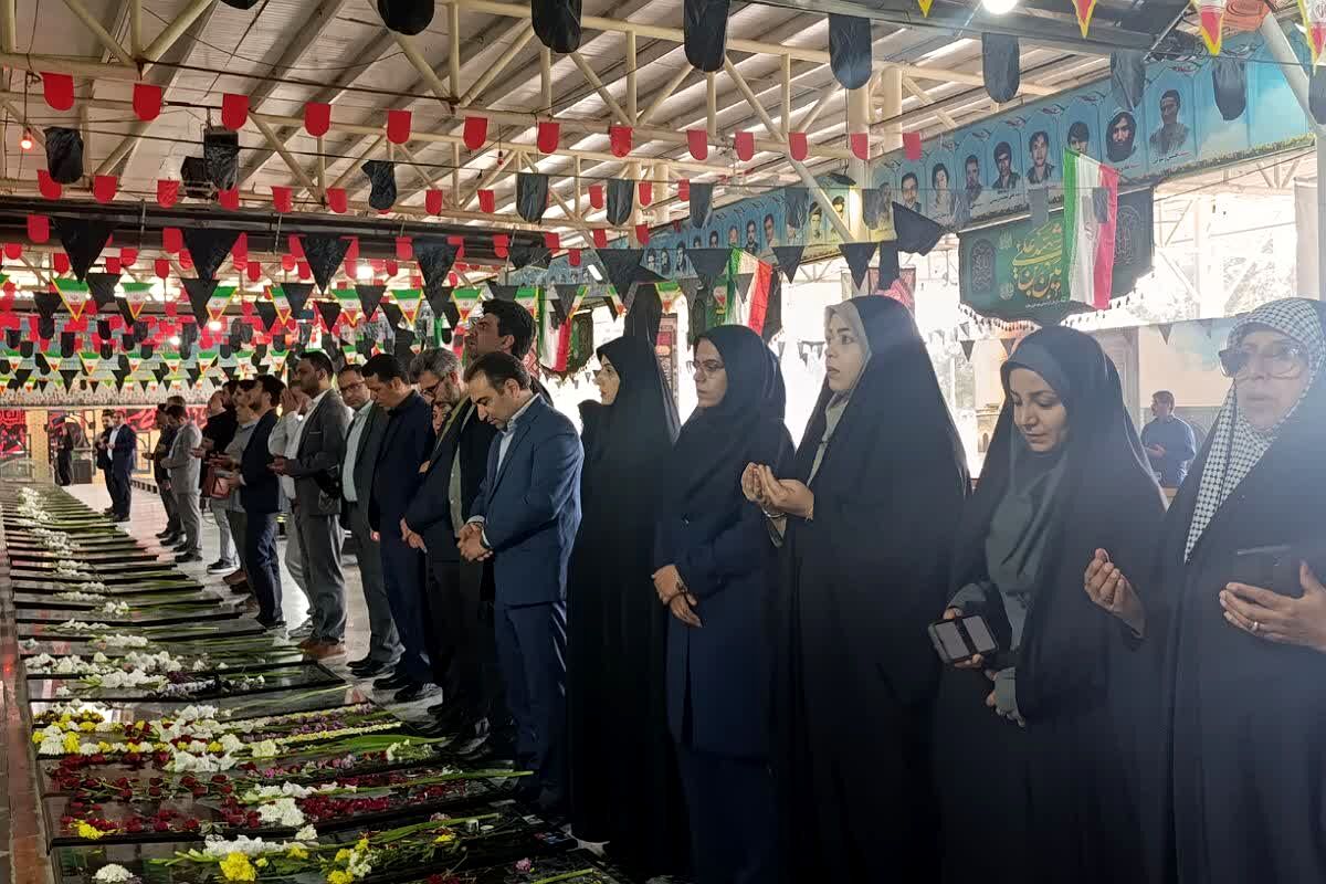 بیعت معلمان و مسئولین آموزش و پرورش ملارددر هفته معلم در گلزار شهدا با شهدا