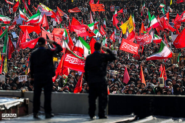 وداع با پیکر مطهر امام شهید امت در مصلای امام خمینی(ره)
