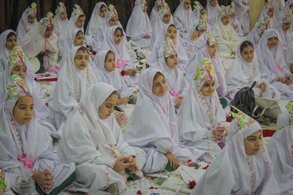 جشن تکلیف ۶۰۰دانش‌آموز دختر گتوندی