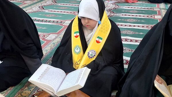 مراسم روز سوم اعتکاف دانش‌آموزان دختر در مسجدالنبی کرج
